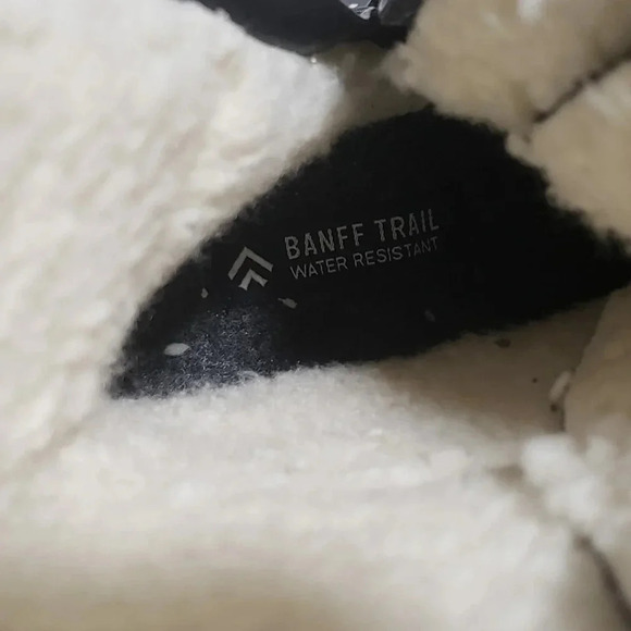 NWT Banff Trail Black Womans Boots Size 9 - Picture 6 of 9